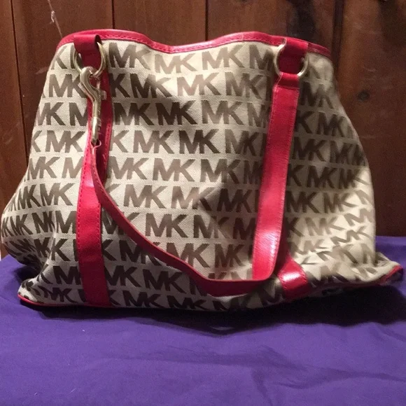 Michael Kors Cream and Red Tote with Elegant Design - Picture 10 of 16